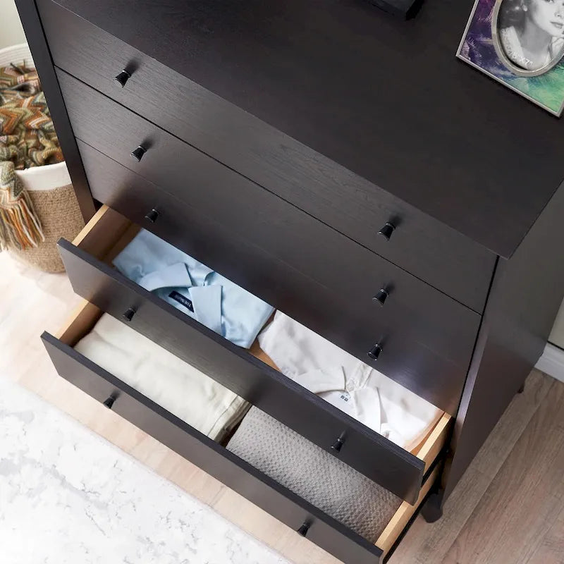 Cómoda com 5 gavetas e pernas de estilo moderno de meados do século