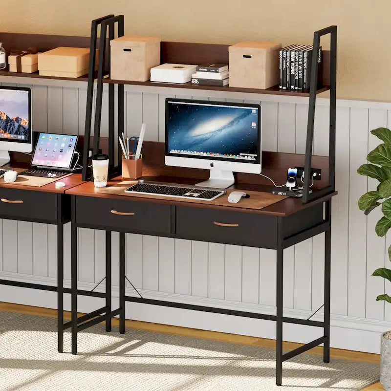 Scrivania per computer con presa di corrente e libreria